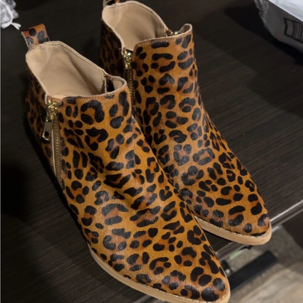Very volatile boots